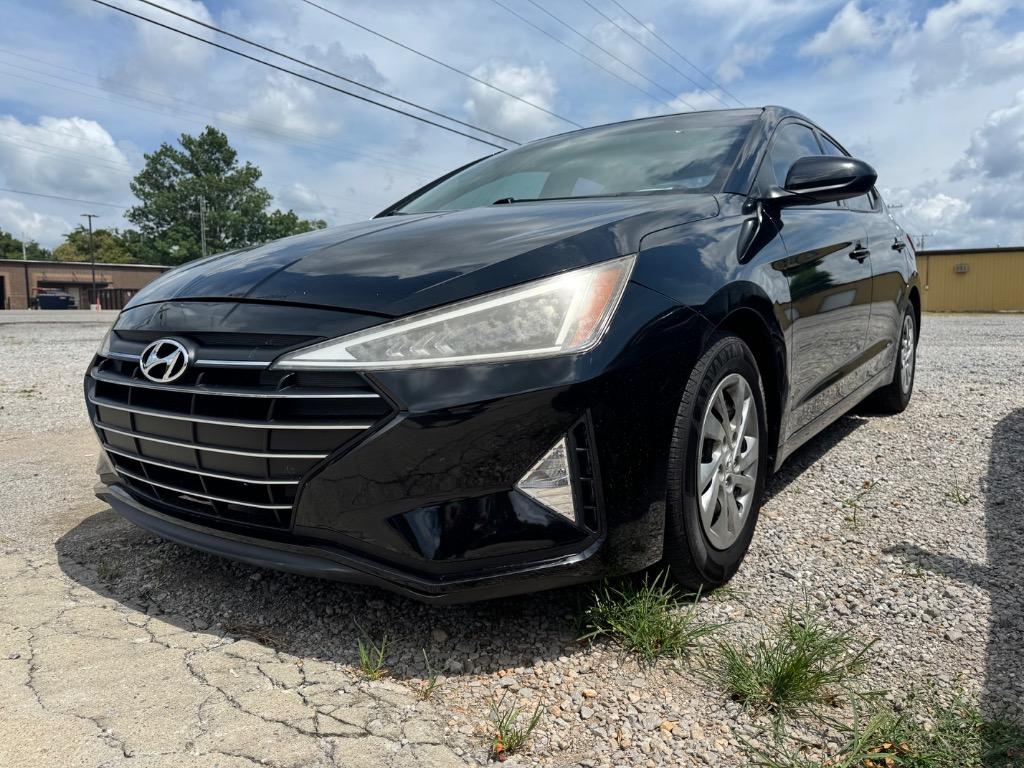 2020 Hyundai Elantra SE's photo