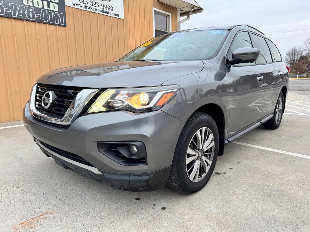 2018 Nissan Pathfinder SL's photo